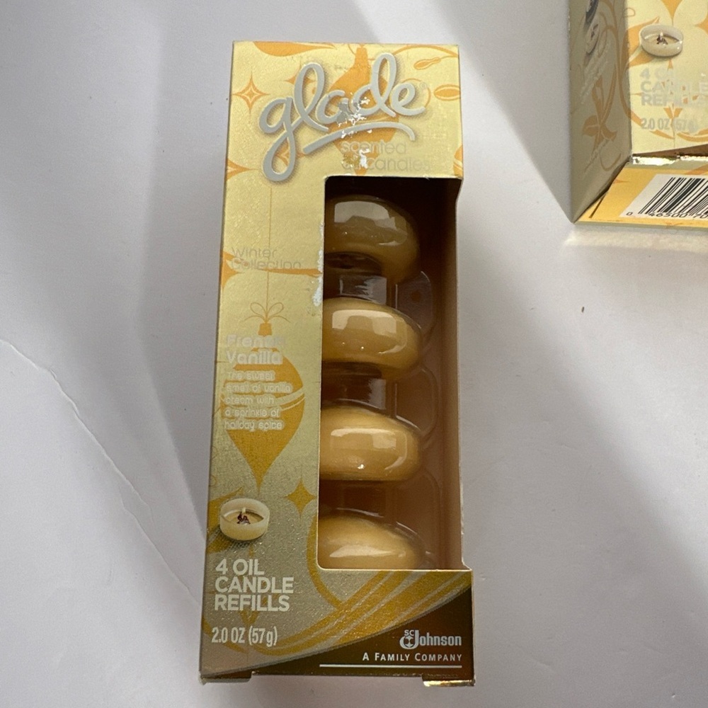 Glade French Vanilla Scented Oil Candle 4 Refills Per Pack Winter Collection New - Picture 6 of 7